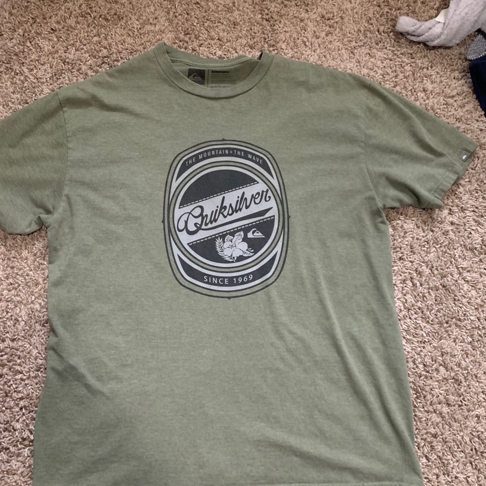 Quicksilver t shirt